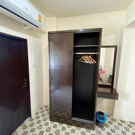 Ratanawong Place 823 Банкок Екстериор снимка